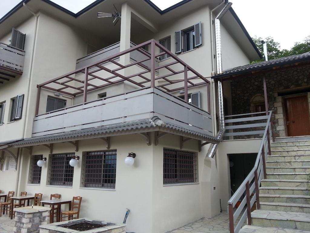 To Greki Hotel Livartzi Luaran gambar