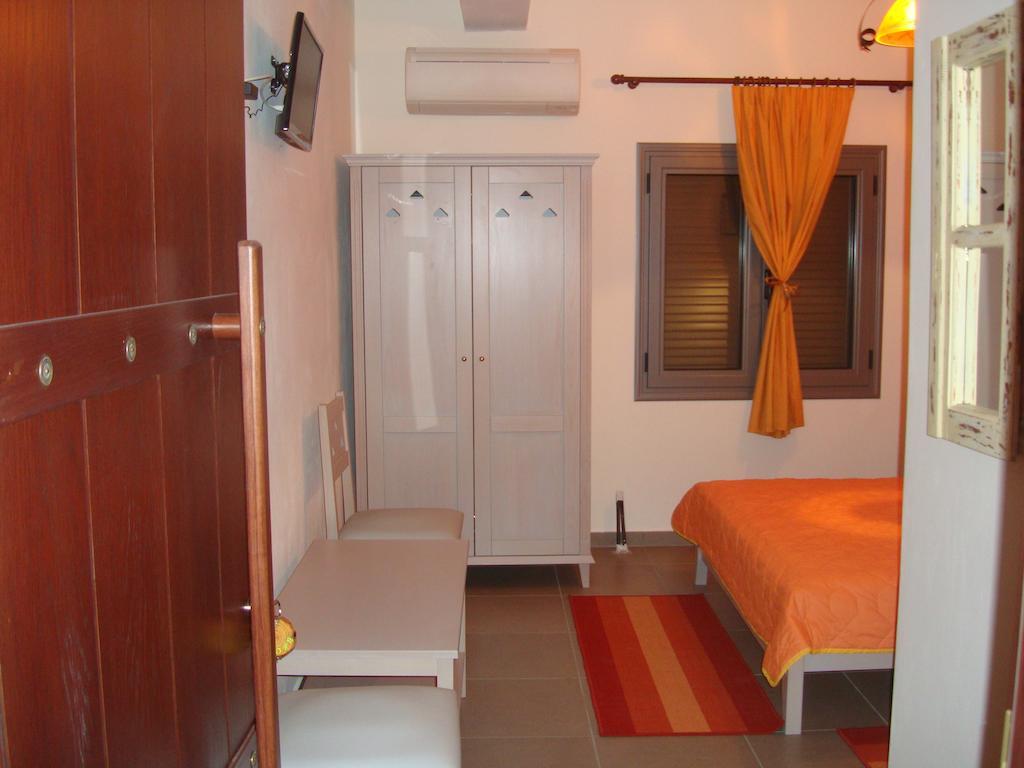 To Greki Hotel Livartzi Bilik gambar