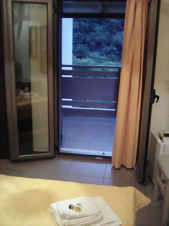 To Greki Hotel Livartzi Luaran gambar