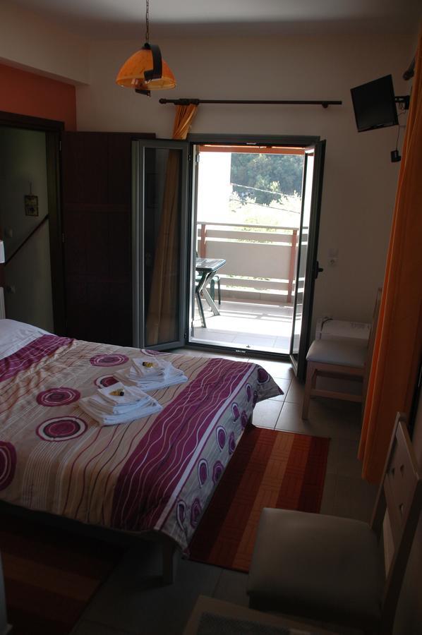 To Greki Hotel Livartzi Luaran gambar